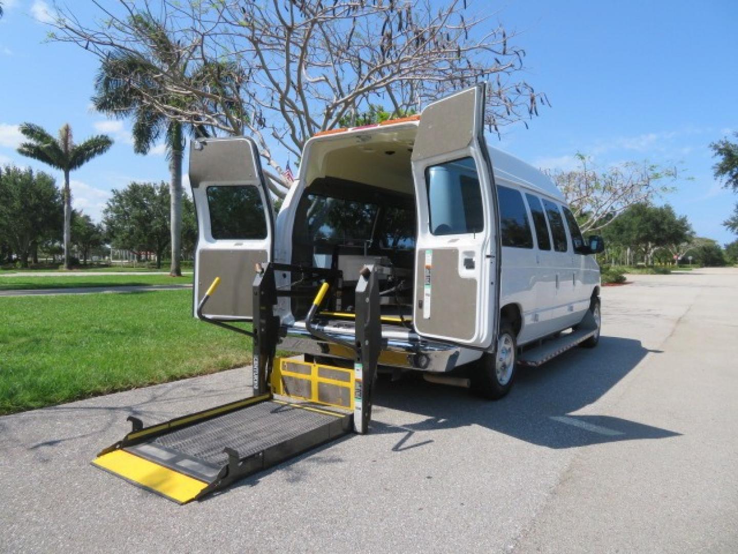 2014 White /Gray Ford E-Series Van (1FTNE1EW1ED) , Automatic transmission, located at 4301 Oak Circle #19, Boca Raton, FL, 33431, (954) 561-2499, 26.388472, -80.084045 - Photo#44